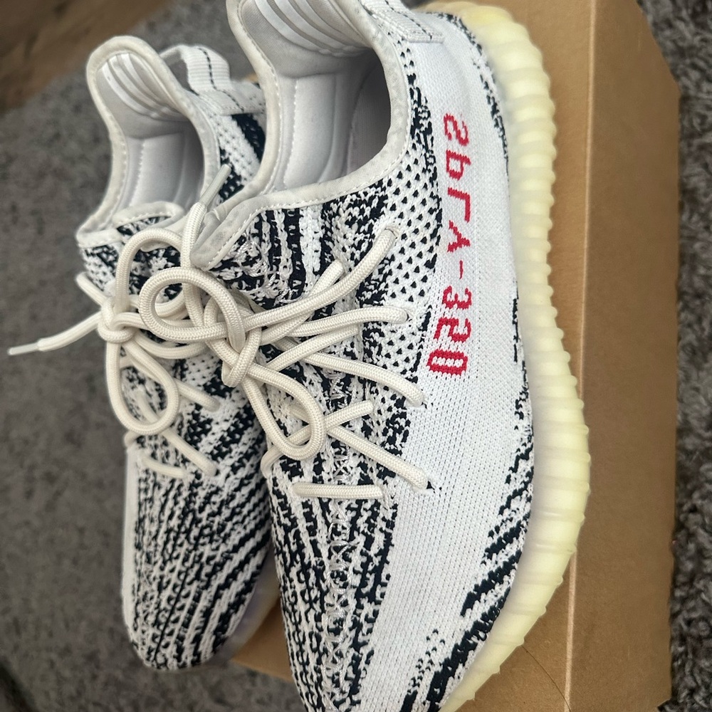 Yeezy Boost 350 V2 'Zebra' 2017 - Picture 3 of 4